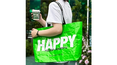 กระเป๋าผ้าขนาดใหญ่สไตล์ Y2K